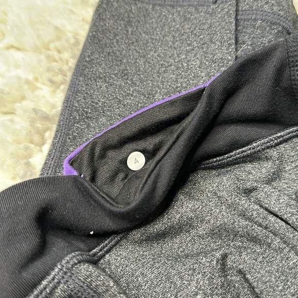 Lululemon Charcoal Cropped Capri Leggings Slight Flare EE28 - Picture 5 of 9